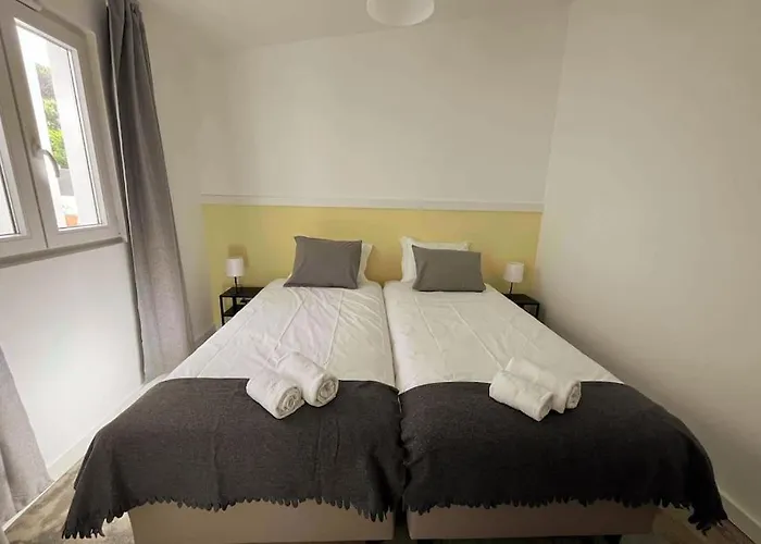 New House Near Main Street Close Praiagrande * Colares